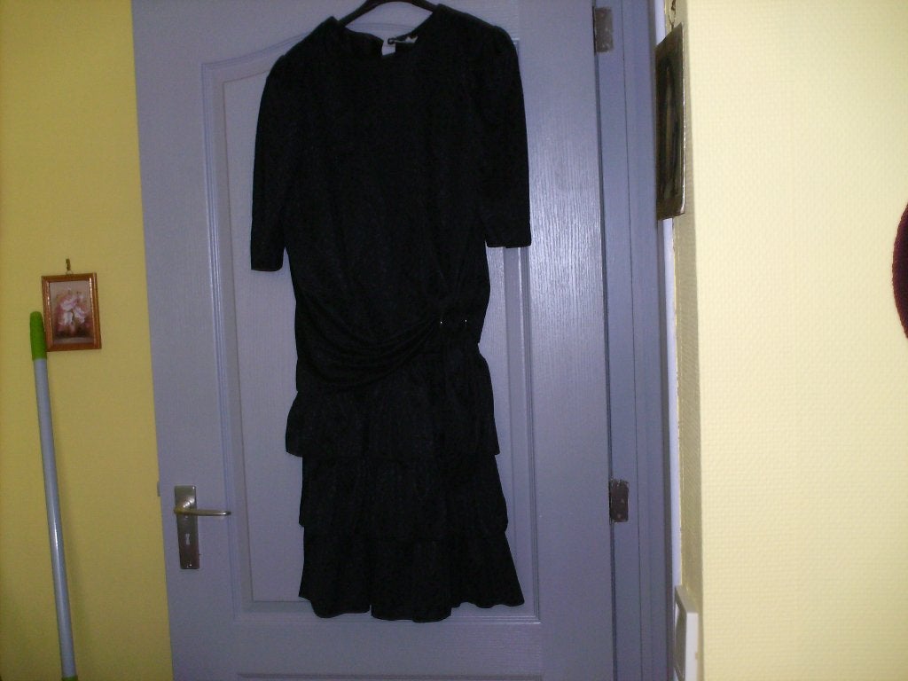 a vendre robe pour dame, Vêtements | Femmes, Robes, Taille 42/44 (L), Enlèvement ou Envoi, 3 suisses, Comme neuf