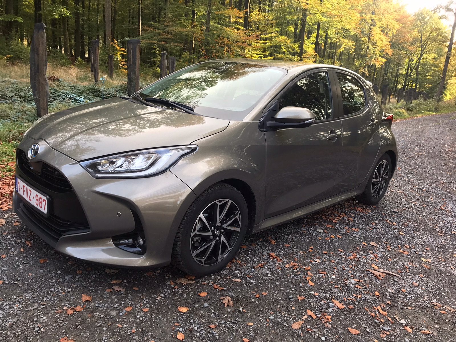 Toyota Yaris 1.5i. VV-T. Hybrid. Euro 6C. ICONIC, Autos, Achat, Euro 6, Autres couleurs, Noir