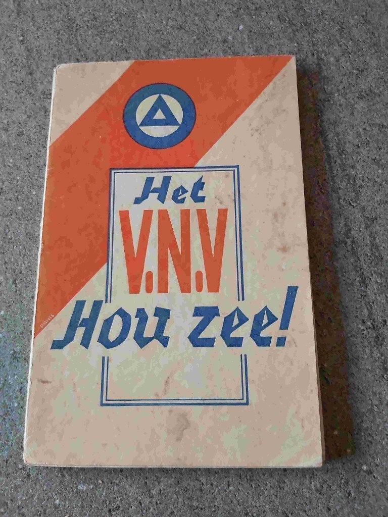 VNV Hou Zee Vlaanderen Beweging Leiding Oostfront Brigade, Boeken, Politiek en Maatschappij, Verzenden, Zo goed als nieuw, Maatschappij en Samenleving