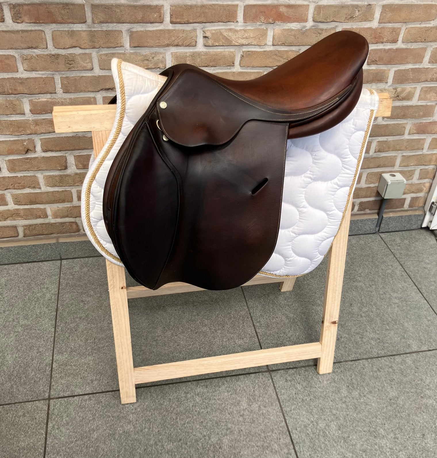 Springzadel Butet 17 inch, Ophalen of Verzenden, Zo goed als nieuw, Bruin