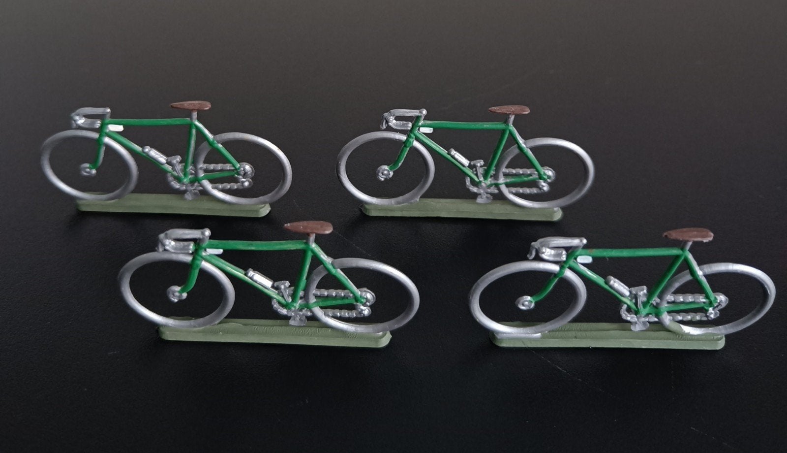 Quatre vélos de course miniatures., Enlèvement ou Envoi, Comme neuf, Autres types
