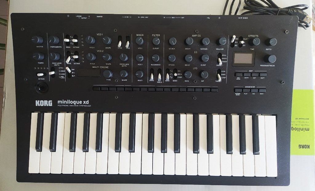 Korg Minolgue XD, Ophalen, Gebruikt, Korg, Met midi-aansluiting