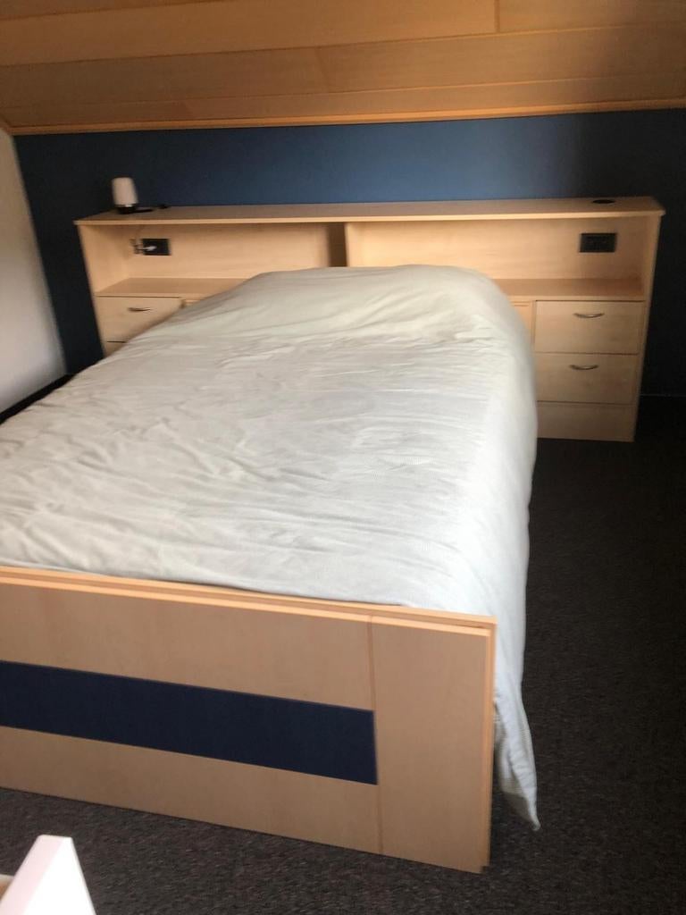 Bed slaapkamer, Ophalen