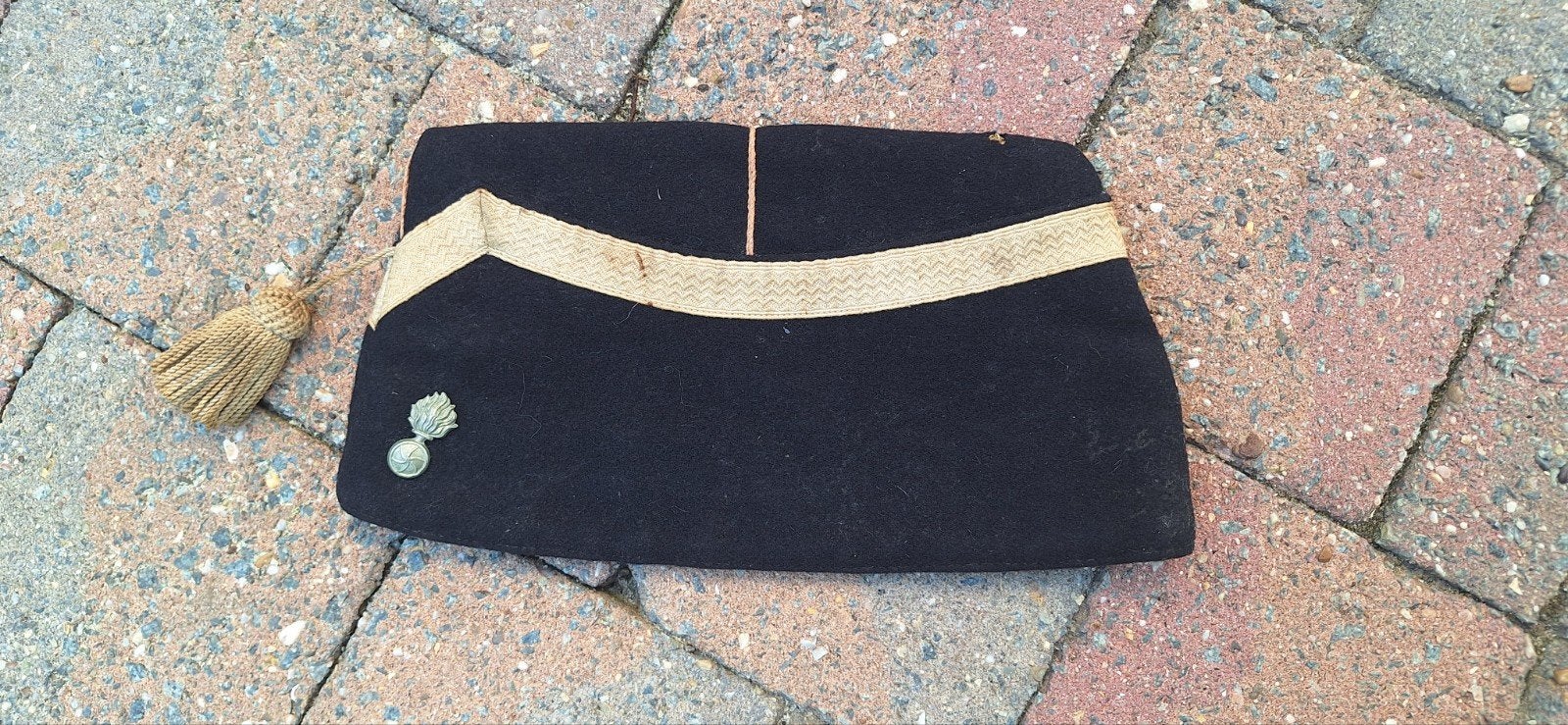 Bonnet de Police Gendarmerie Belge, Enlèvement