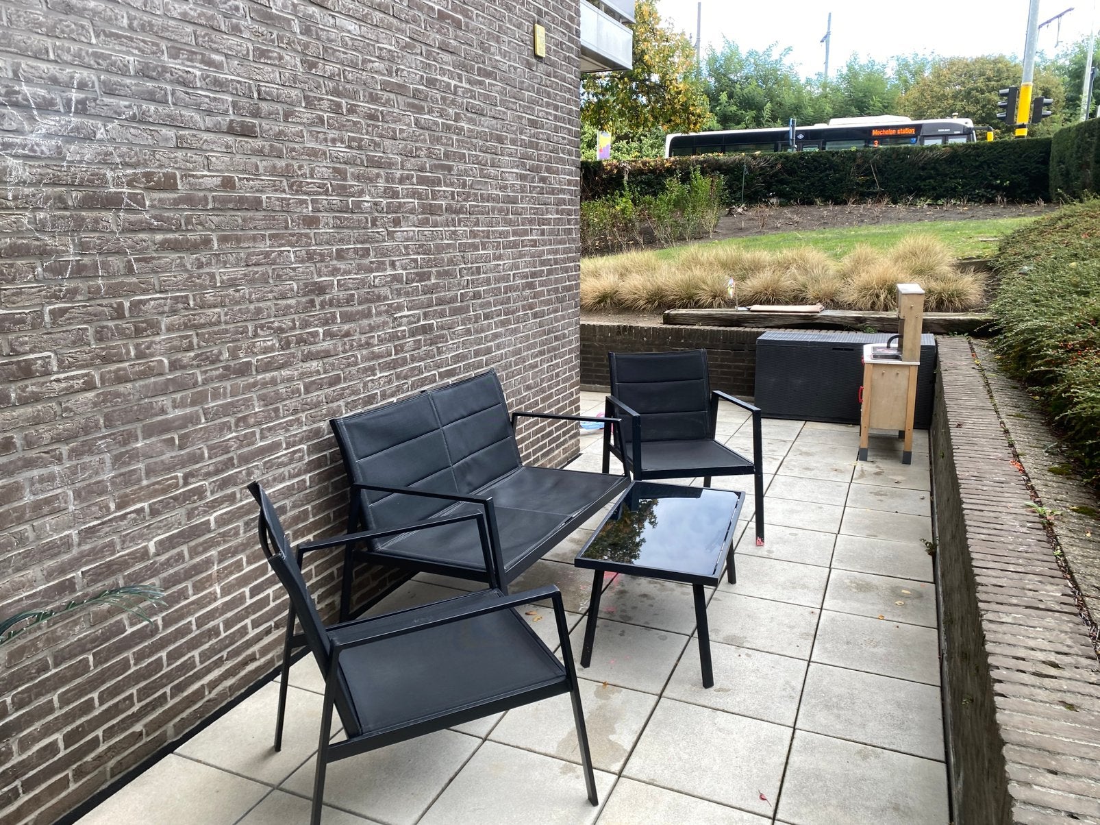 Zwarte tuinset –2stoelen+ 2-zits bank+glaz tafeltje goed st, Salons de jardin, Banque, Comme neuf, Enlèvement