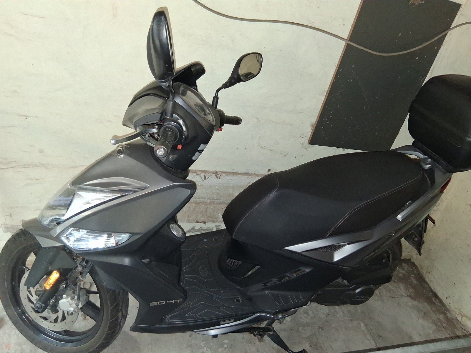 Kymco agility 16 te koop 11.000 km 8 jaar oud .stuur een pb, Fietsen en Brommers, Ophalen