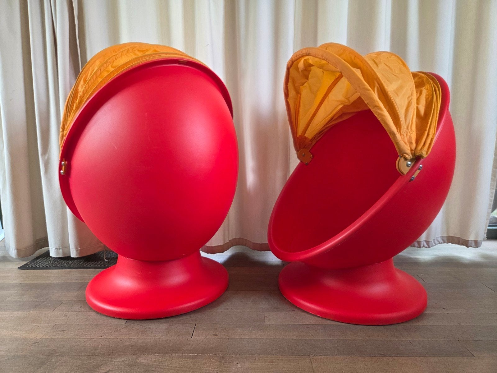 1 of 2 Ikea draaistoelen, Kinderen en Baby's, Ophalen, Stoel