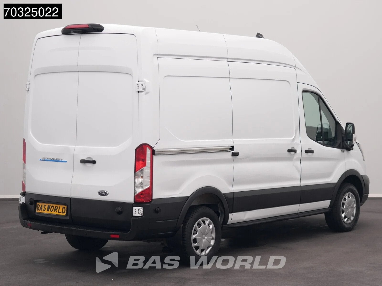 Ford e-Transit 184pk Elektrisch 68kWh 317km WLTP L2H3 Hoog D, Auto's, Bestelwagens en Lichte vracht, Stof, Gebruikt, Parkeersensor