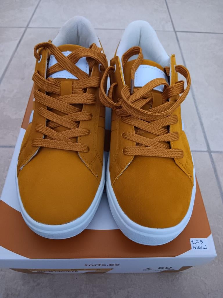 Nieuwe okergele schoenen maat 40, Neuf, Sneakers et Baskets, Jaune, Enlèvement ou Envoi