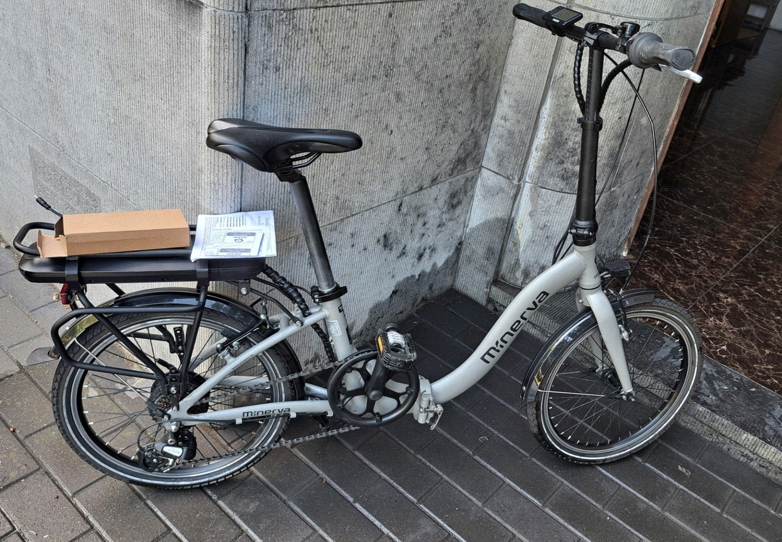 minerva modèle électrique et pliable comme neuf, Vélos & Vélomoteurs, Autres marques, Vitesses, Comme neuf, Enlèvement