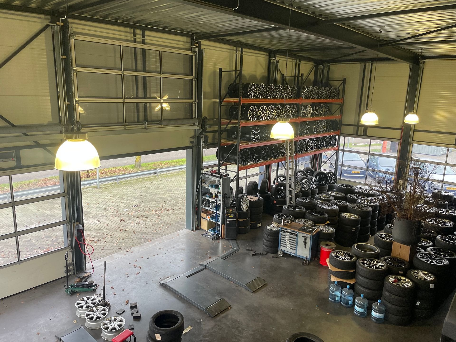4 stuks Industriele breedstraal verlichting lampen bedrijf, Antiquités & Art, Antiquités | Éclairage