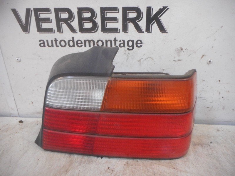 FEU ARRIÈRE DROIT BMW 3 serie (E36 / 4) (01-1990/11-1998), Utilisé, BMW, Petuelring 130
80809  München, DE, Bayerische Motoren Werke AG
