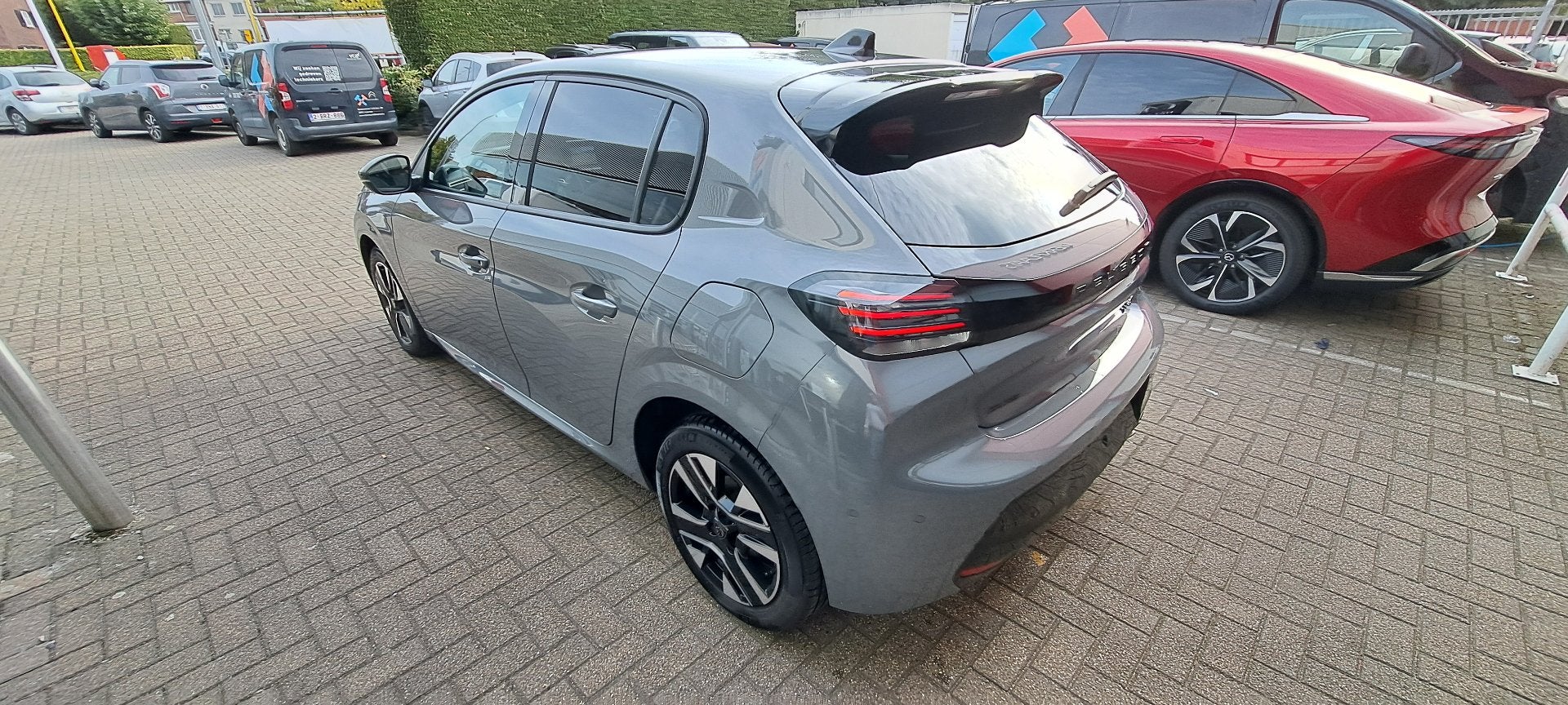 Peugeot 208 Hybrid Allure e-DCS6 (bj 2025, automaat), Automaat, Gebruikt, Automatische klimaatregeling, Bedrijf
