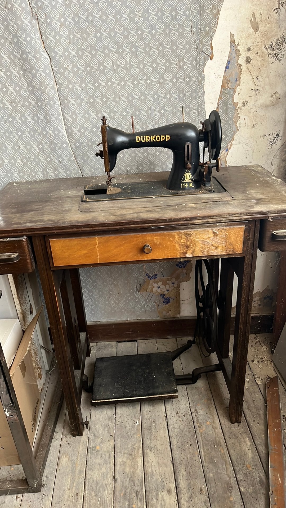 Oude naaimachine, Antiek en Kunst, Ophalen