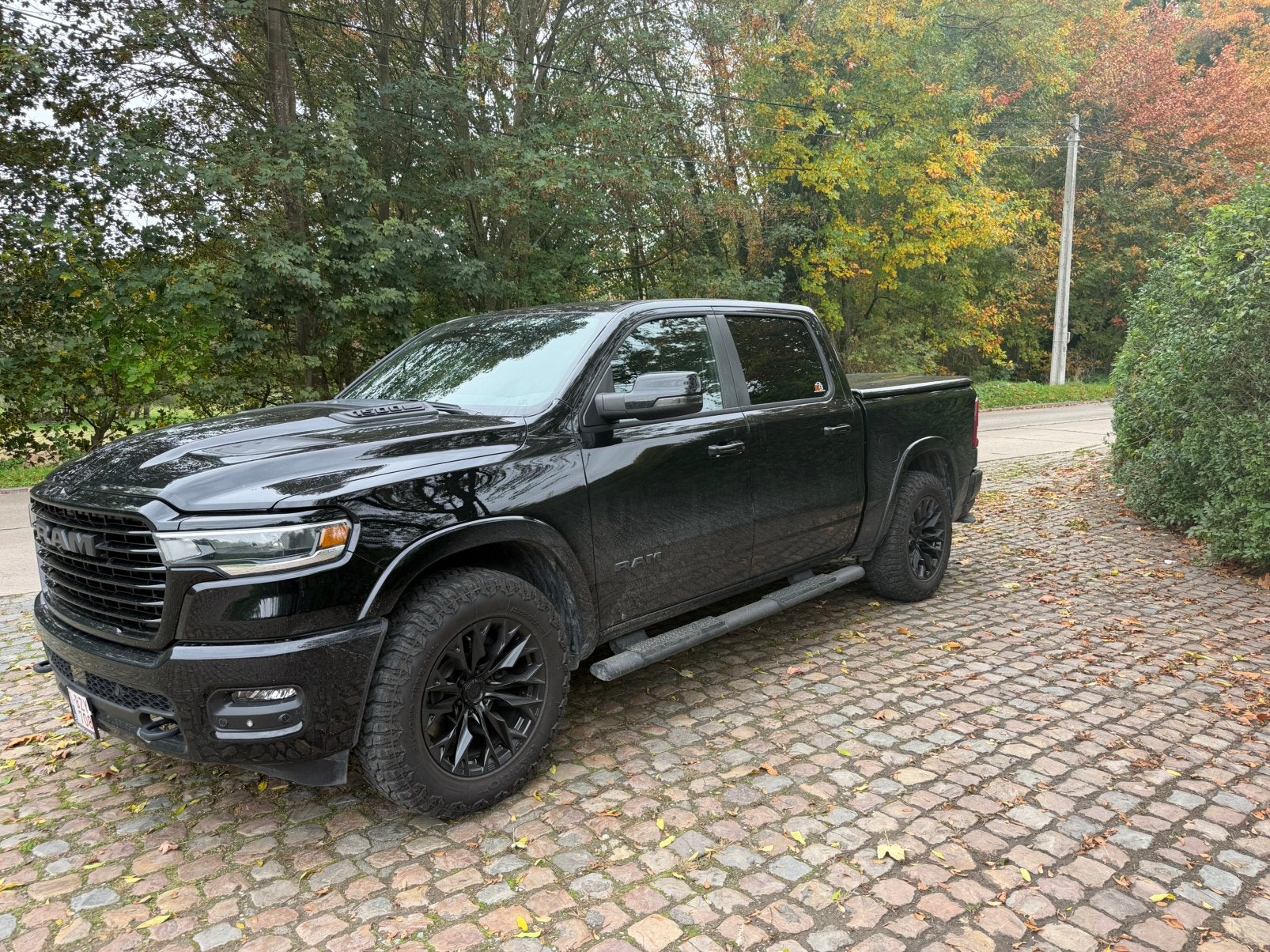 Dodge Ram 1500 Laramie night édition full black, Autos, 315 kW, Cuir et Alcantara, Achat, Euro 6