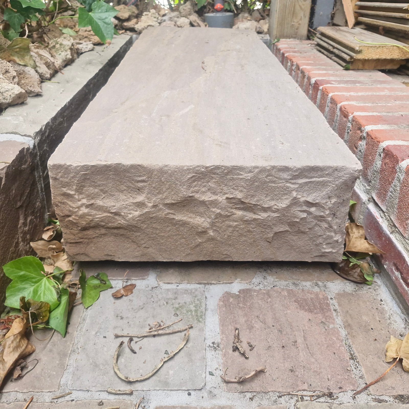 Bloktrede - Kandla Bruin - Handgespleten
100 x 35 x 15 cm •, Ophalen, Nieuw