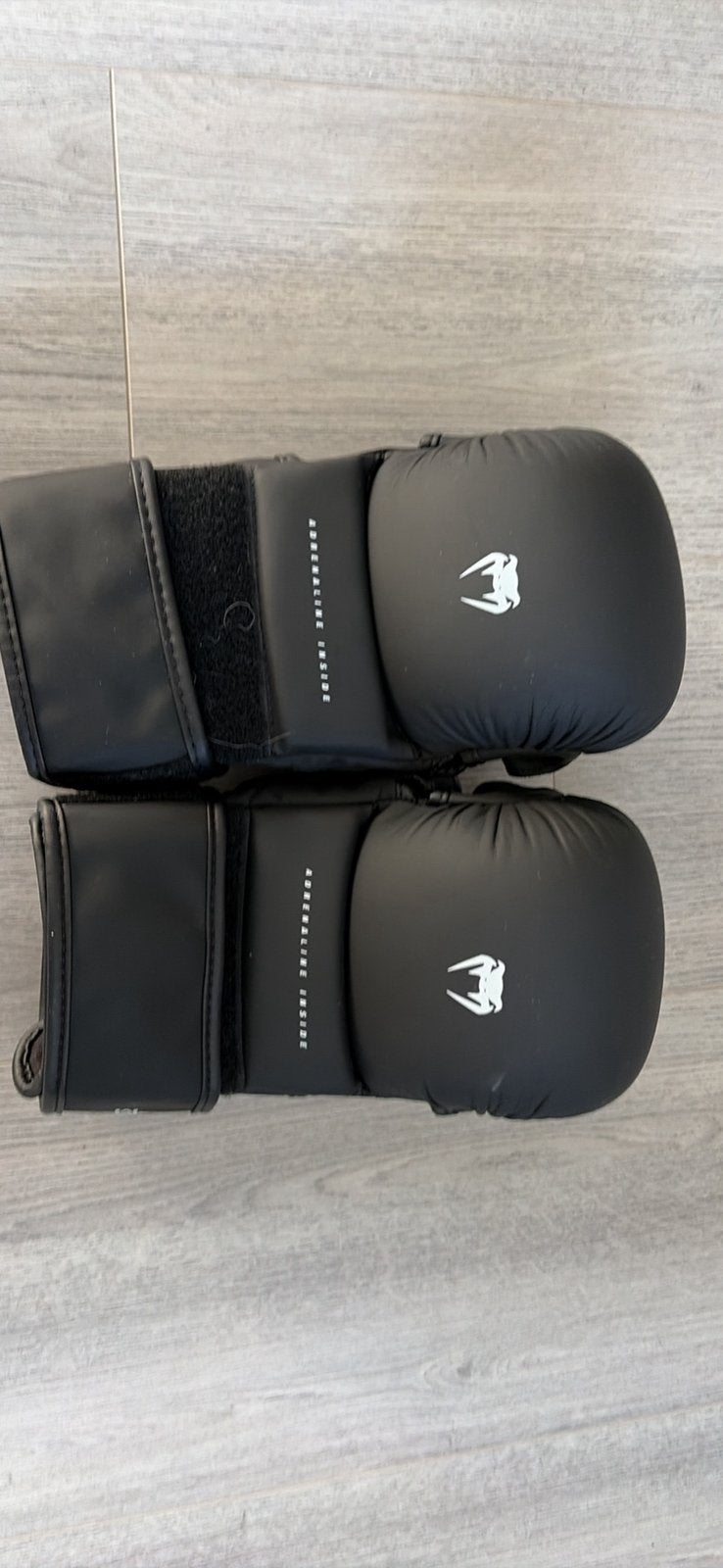 Gants venum MMA, Enlèvement, Comme neuf