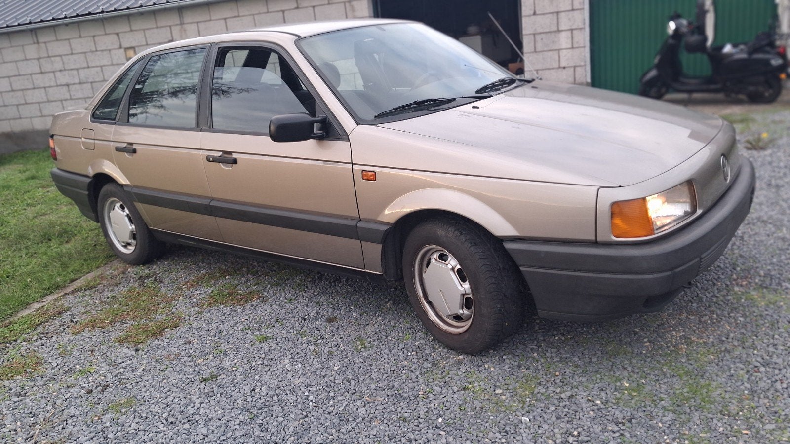 vw passat CL 1.6B 152.000km gekeurd voor verkoop Blanco, Auto's, Leder, 5 deurs, Onderhoudsboekje, 5 zetels