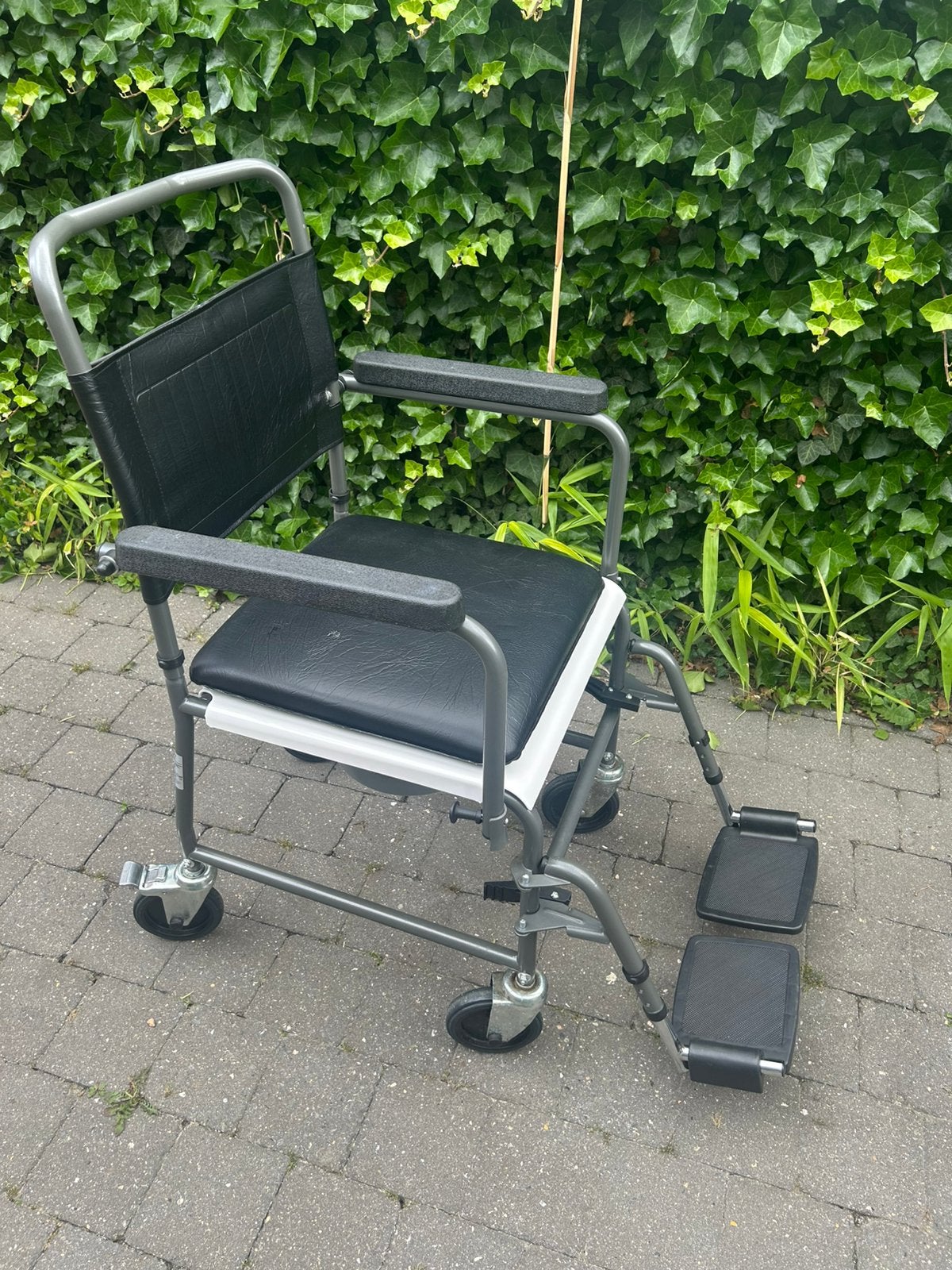 Rolstoel met toilet, Diversen, Rolstoelen, Ophalen, Zo goed als nieuw