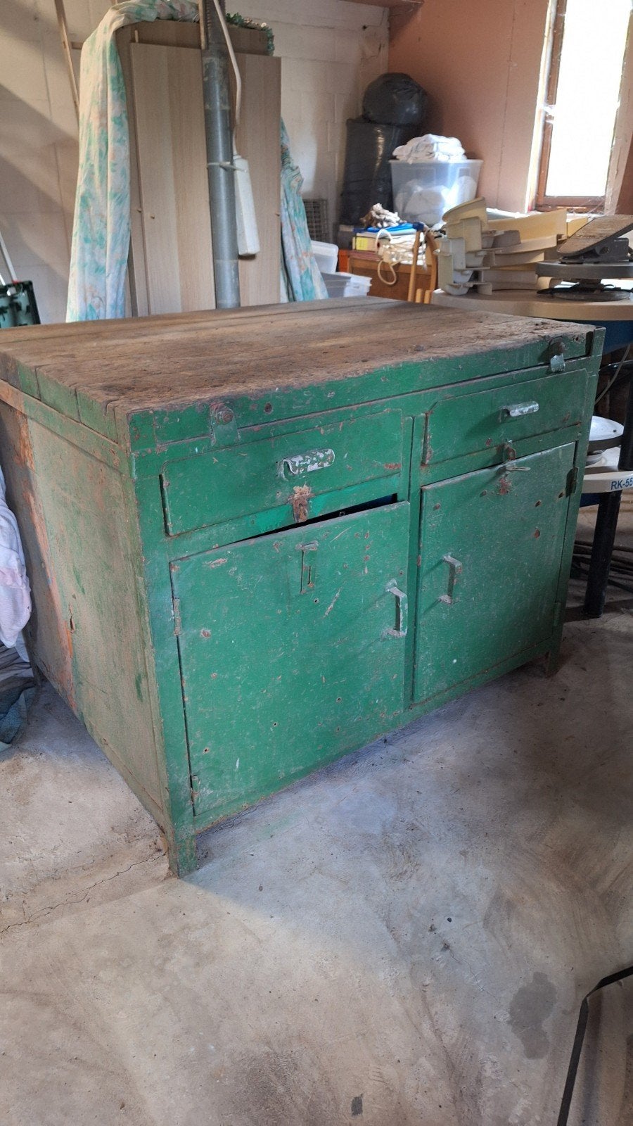 metalen atelierkast met zwaar houten blad, Ophalen, Gebruikt, 70 tot 120 cm
