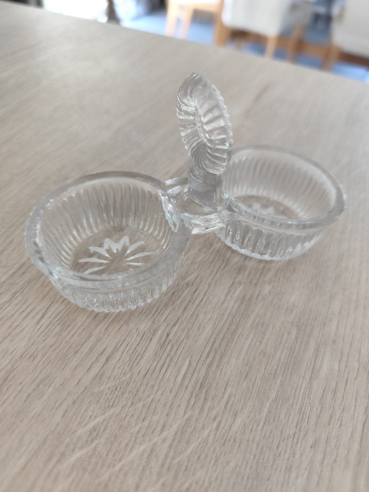 Ancien saleron double en verre moulé, Enlèvement ou Envoi