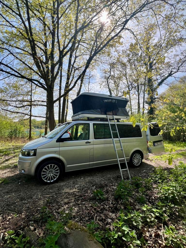 Volkswagen Transporter T5 automaat – Camper – Eur5 – Daktent, Caravans en Kamperen, Mobilhomes, Particulier, Volkswagen, Diesel