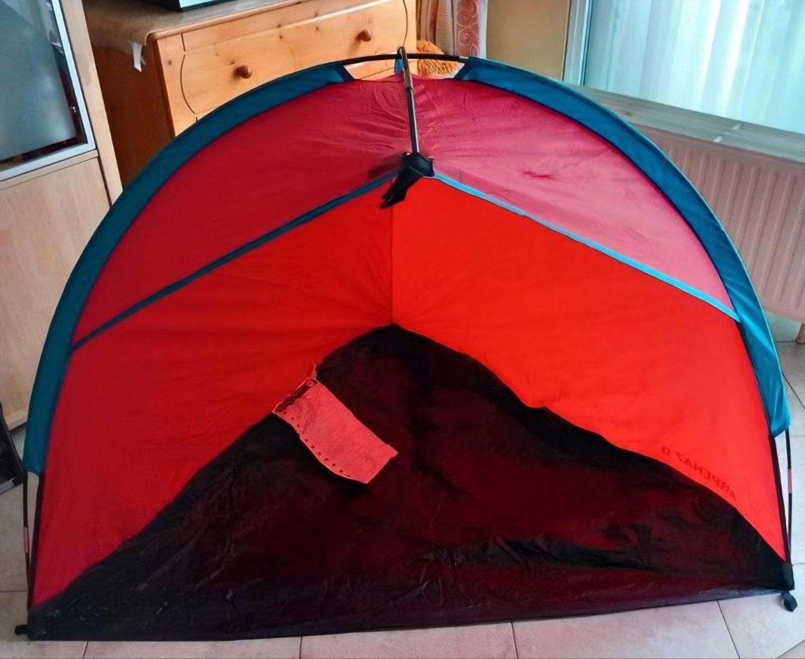 Grote winddichte schuilplaats op het strand of op de camping, Ophalen