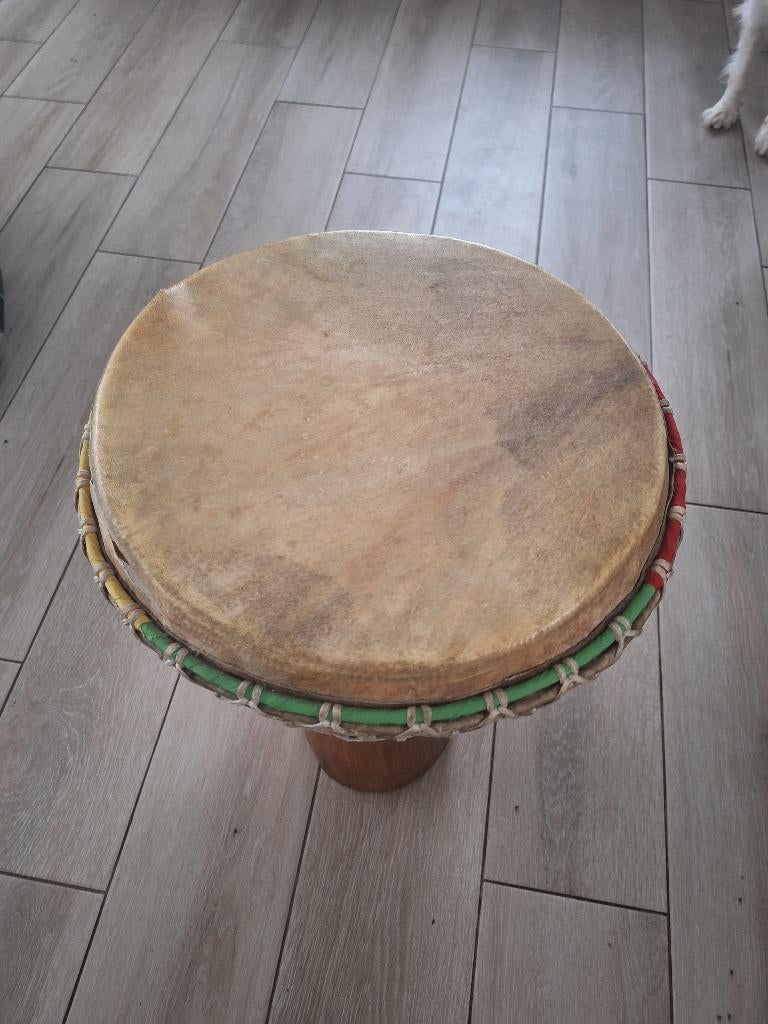 Djembé à réviser, Enlèvement, Utilisé, Percussion mélodique