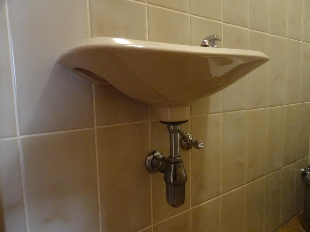 Lavabo pour les toilettes, Bricolage & Construction, Sanitaire, Comme neuf, Lavabo, Pierre, Enlèvement