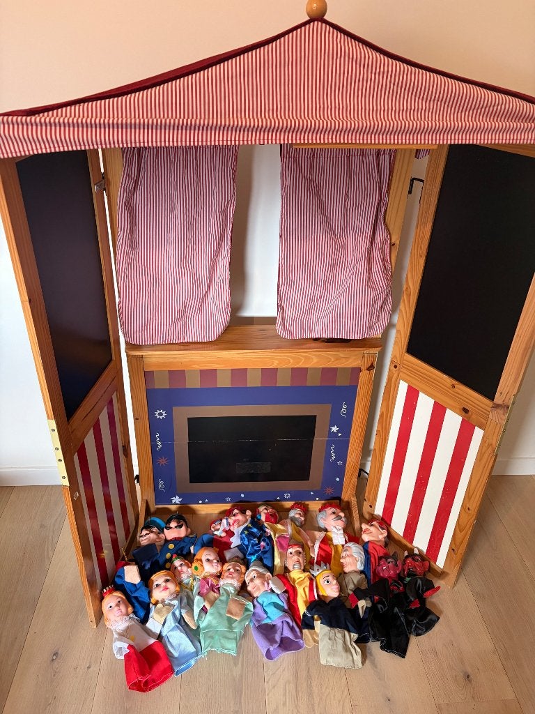 Poppenkast met poppen, Kinderen en Baby's, Speelgoed | Poppen, Ophalen, Gebruikt, Overige typen