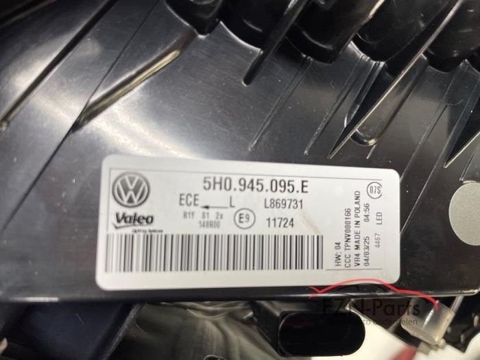 VW Golf 8 Facelift Achterlicht Links Buiten (5H0945095E), Ophalen of Verzenden, Gebruikt