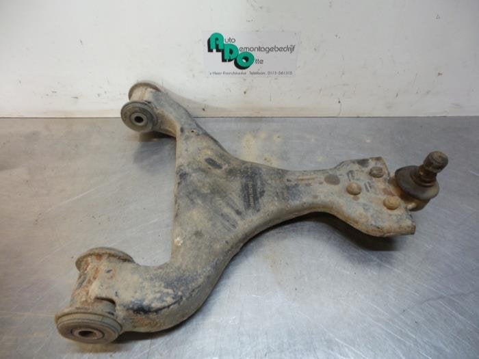 Draagarm rechts-voor van een Mercedes Vito (Vito 03-), Gebruikt, -, Ophalen of Verzenden, -