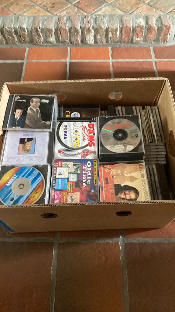 Lot cd’tjes opruiming, Ophalen, Zo goed als nieuw