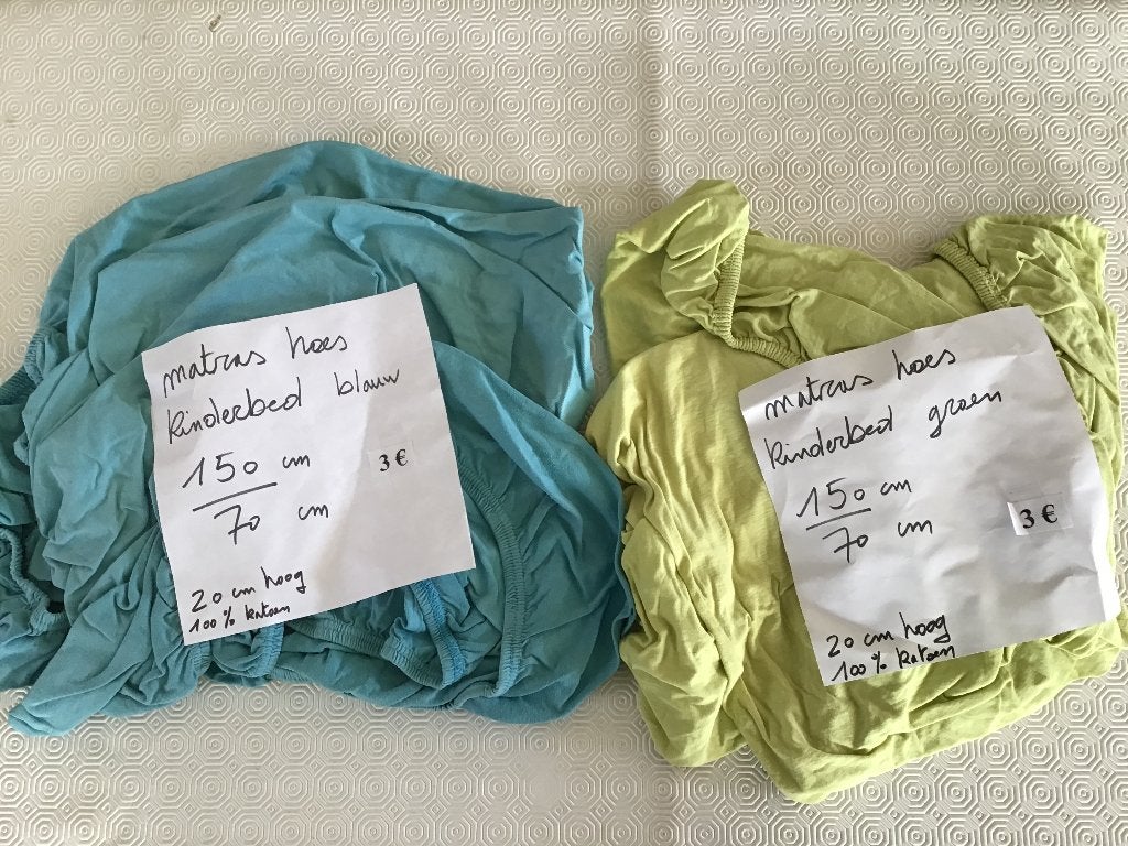 2 matras hoezen kinderbed 150 cm op 70 cm, Ophalen of Verzenden, Zo goed als nieuw, Kinderbed
