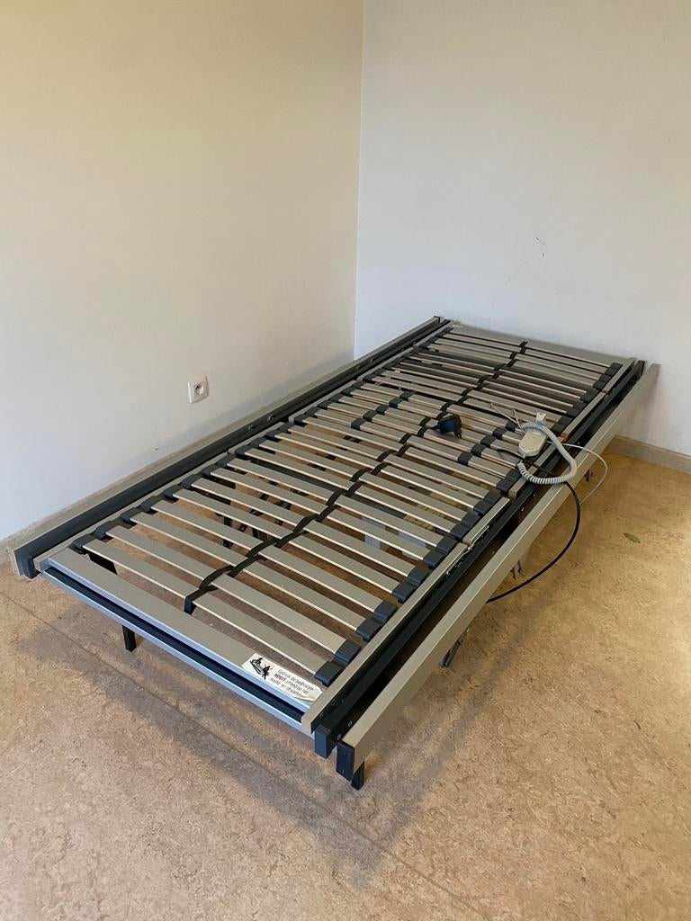 *KOOPJE* Hoger lager bed 90 x 200 electrisch, 90 cm, Une personne, Enlèvement, Utilisé