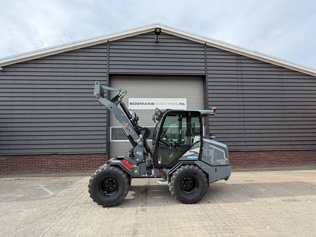 Giant G3500 X-TRA shovel 2026 87 uur (giekvering AIRCO tande, Tobroco, Info@tobroco.nl, Sprendlingenstraat 57
5061 KM  Oisterwijk