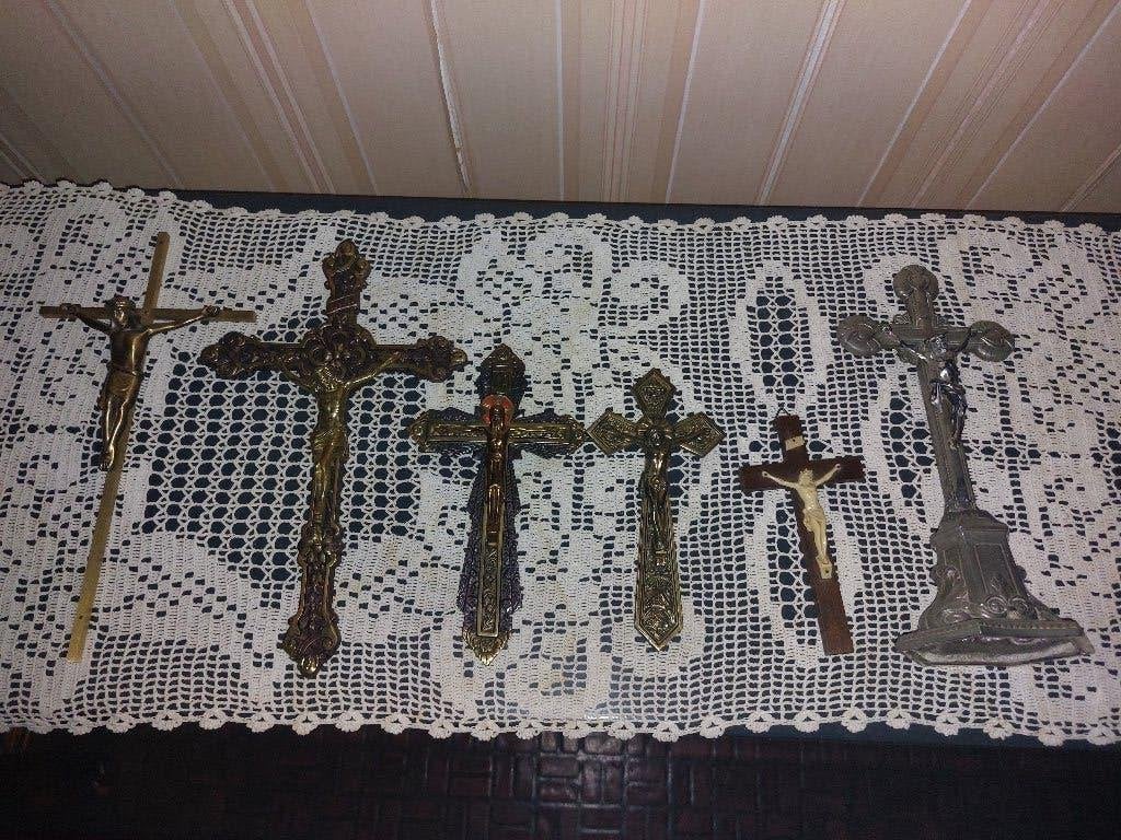 6 oude Kruisbeelden, Ophalen