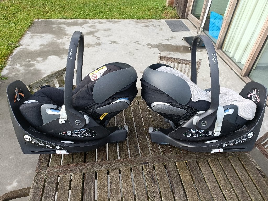 2 x Cybex Cloud Z i-Size en 2 x Cybex base Z one, Gebruikt, Isofix, 0 t/m 13 kg, Slaapstand