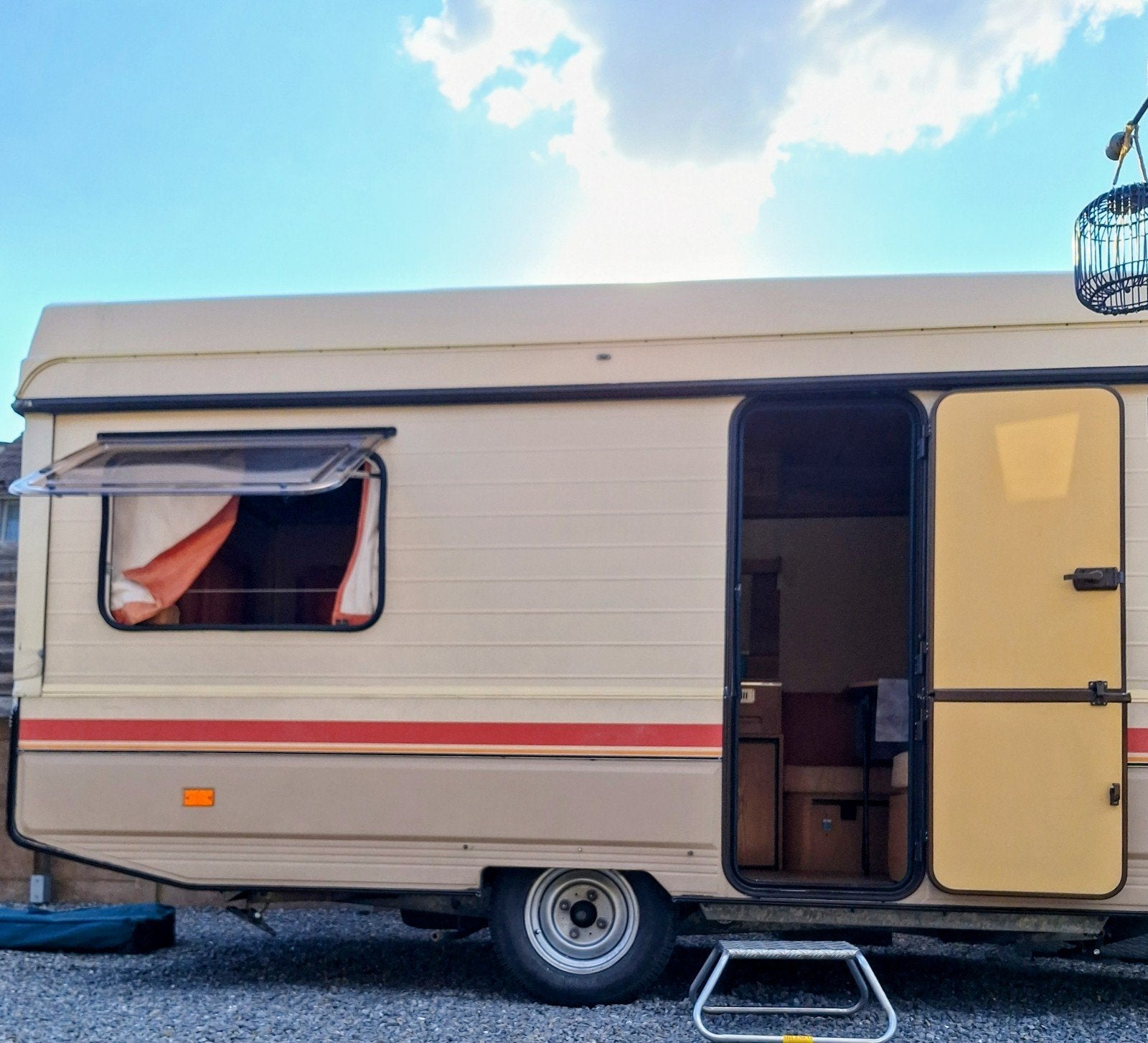 Rapido 1987 klapcaravan 
Rapido k, Treinzit, Schokbreker, 4 tot 5 meter, 500 - 750 kg