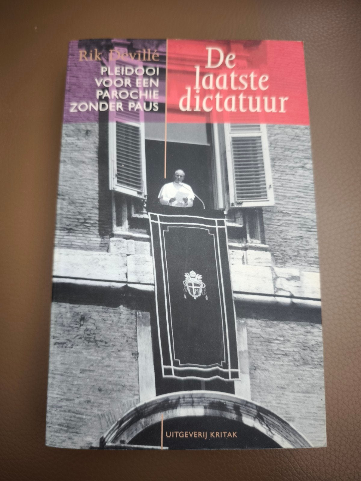 Deville - Laatste dictatuur, Boeken, Ophalen of Verzenden, Zo goed als nieuw, Deville
