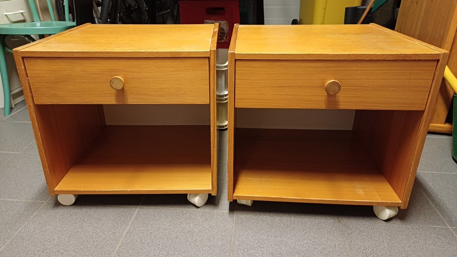 deux tables de chevet, Enlèvement, Utilisé, Bois, 45 à 65 cm