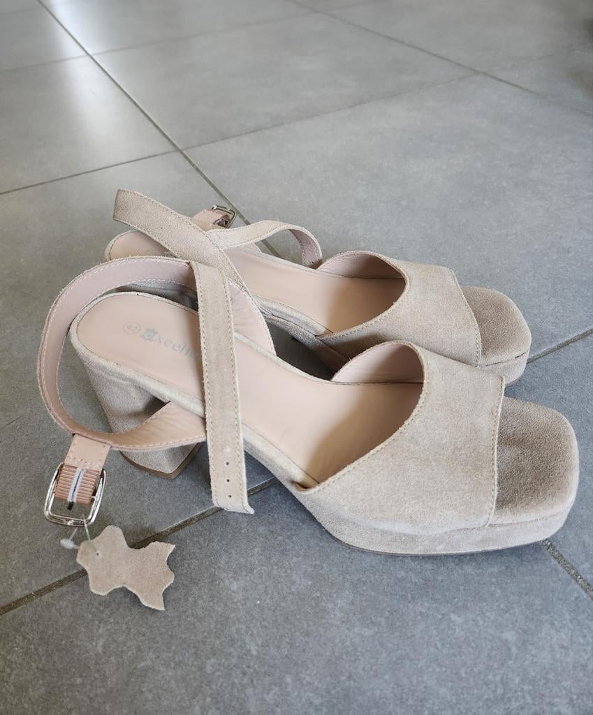 beige hakken 42, Kleding | Dames, Schoenen, Ophalen, Nieuw, Beige