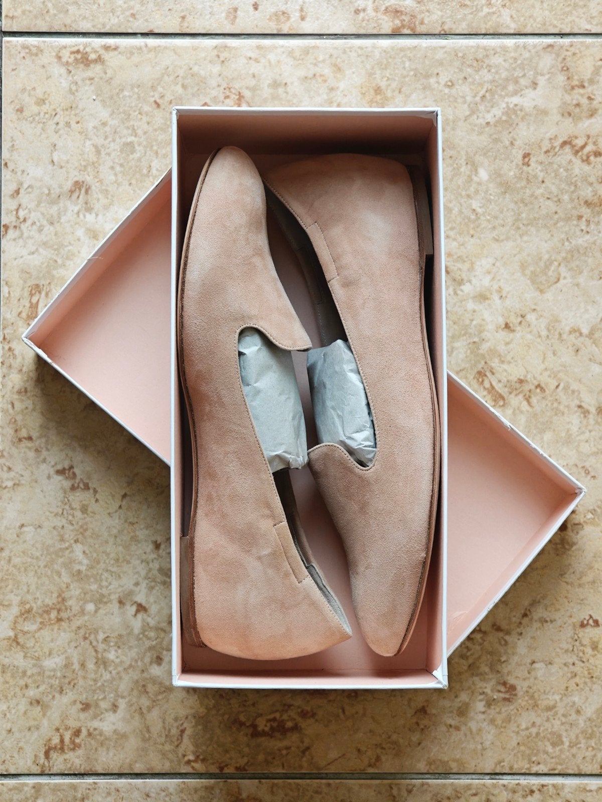 Prachtige Guglielmo Rotta Suede instappers - Maat 41, Ophalen of Verzenden, Nieuw, Beige