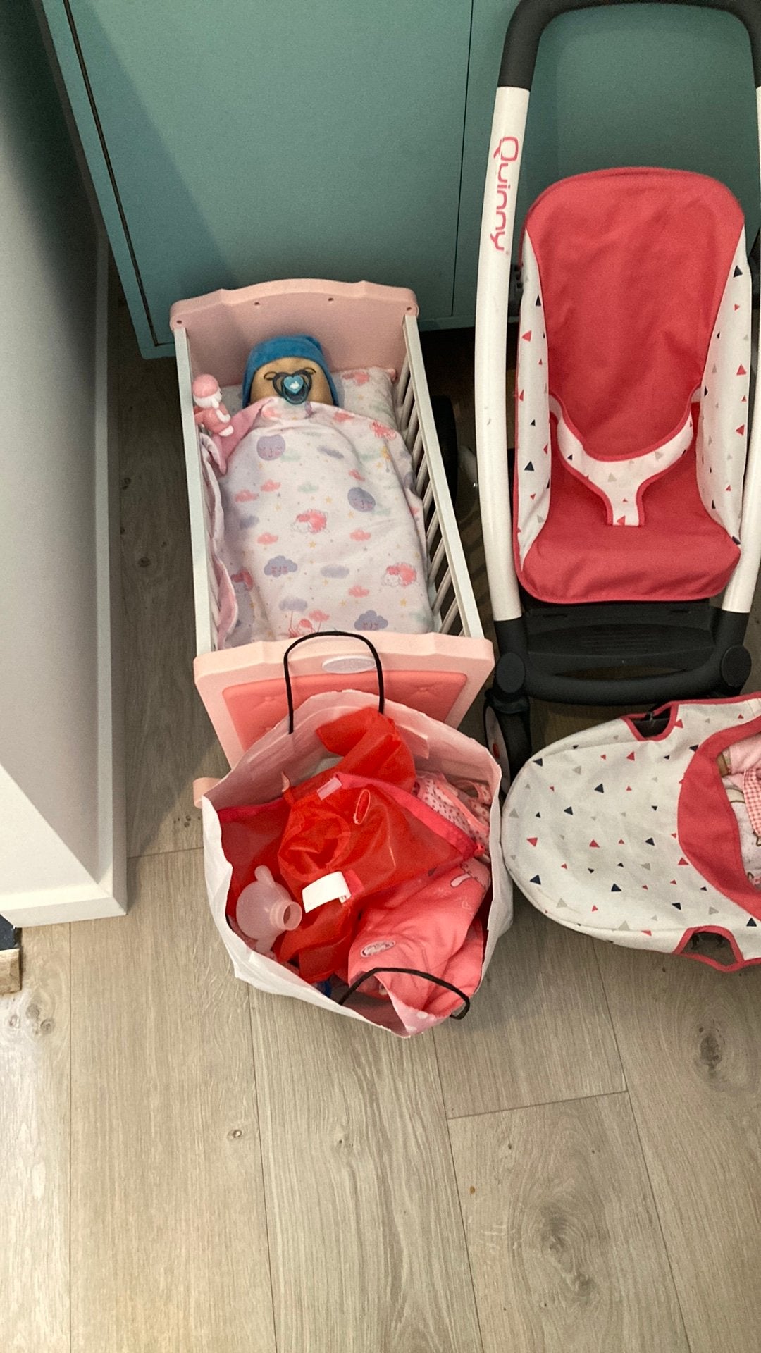 Baby Annabel en Alexander met bed, buggy, kledij enz., Ophalen, Gebruikt, Babypop