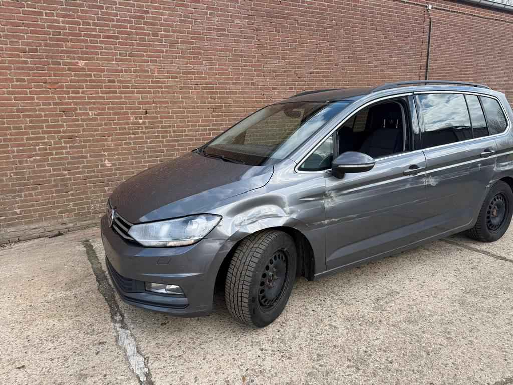 Vw touran 1.2 tsi 7 persoons! Lichte schade 100% rijdbaar, Auto's, Voorwielaandrijving, Stof, 4 cilinders, 7 zetels