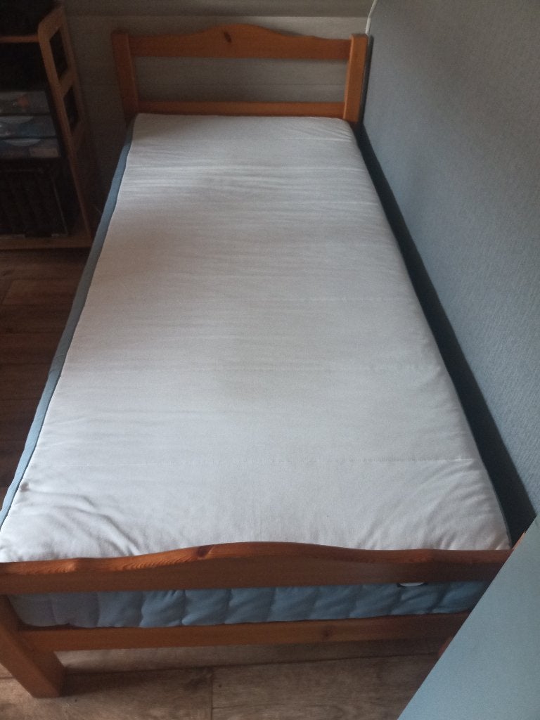 Lit 1 personne en bois masif sapin avec matelas à ressorts, 90 cm, Autres couleurs, Enlèvement, Bois