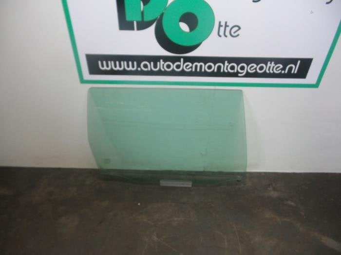 Vitre portière 4portes arrière droite d'un Volvo V70, -, 3 mois de garantie, -, -