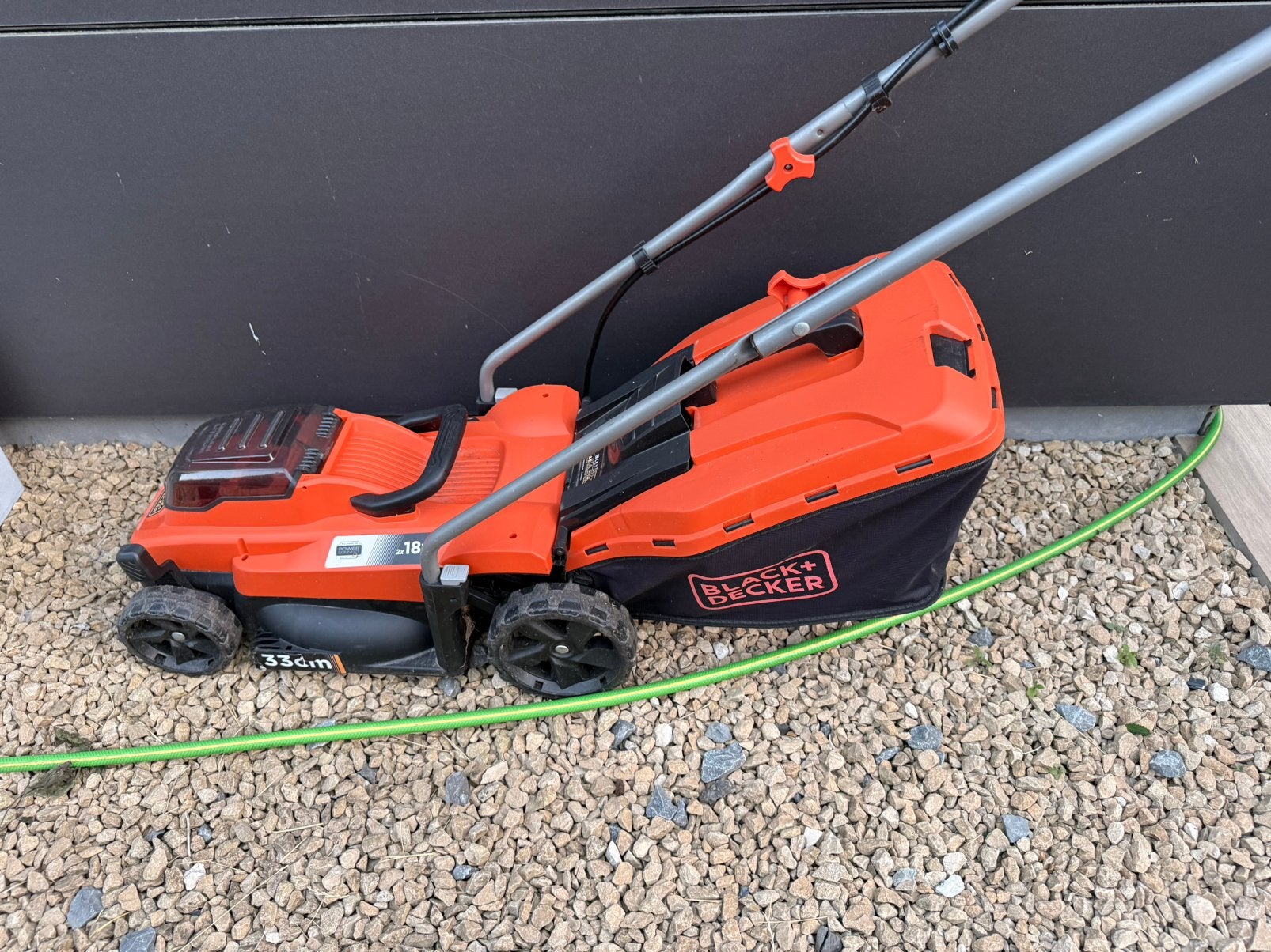 Tondeuse electrique BLACK+DECKER BCMW3318, Jardin & Terrasse, Tondeuses à gazon, Utilisé, Tondeuses à gazon sur batterie, 30 à 39 cm