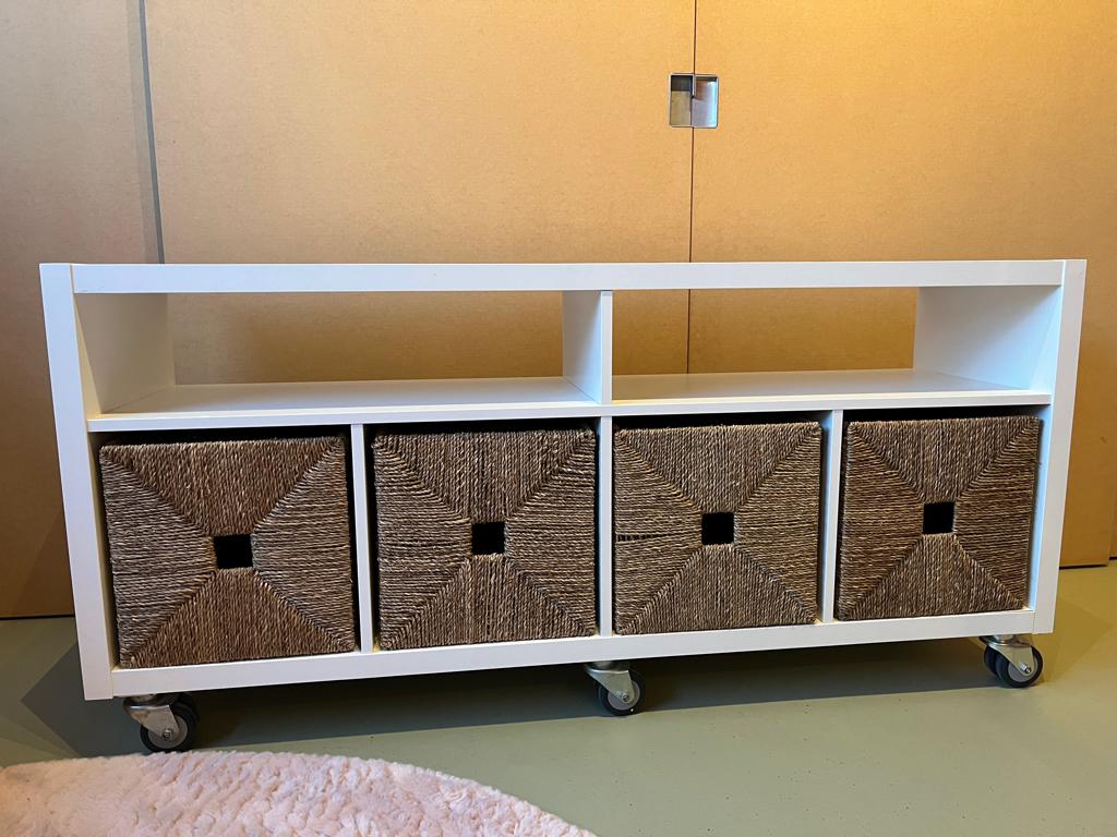 TV Meubel IKEA met 6 stoere wielen, Ophalen, Gebruikt, 100 tot 150 cm, Minder dan 100 cm