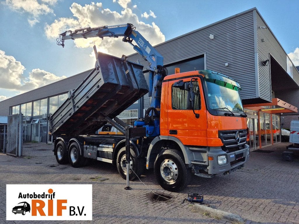 Mercedes-Benz Actros 3241 8X4 Containersysteem/ 20T HMF cran, Achterwielaandrijving, Overige kleuren, 408 pk, Mercedes-Benz